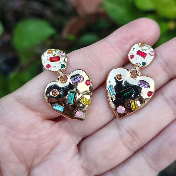 New Lightweight Heart-Shaped Alloy Earrings – Cute & Unique Everyday Jewerly - Picture 3 of 9